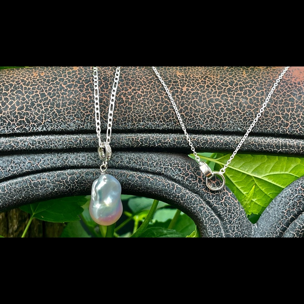 Sterling silver 925 chain with beautiful pearl.